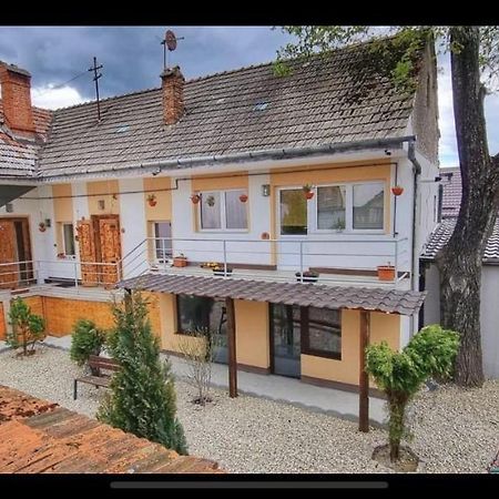La Nuc O Camera Săcele Exterior foto